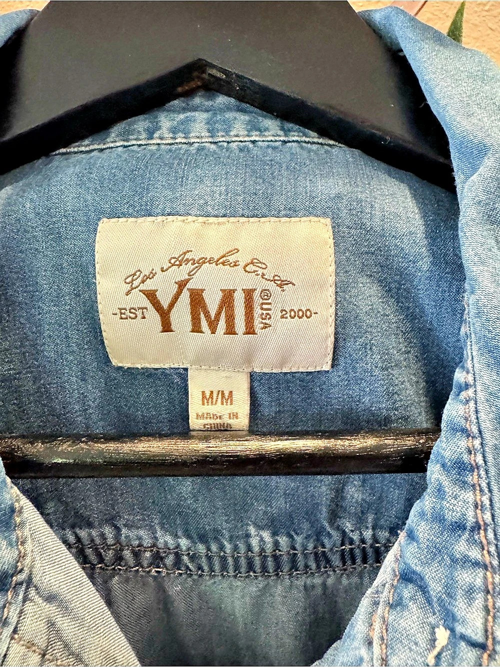YMI Jeans Chambray Denim Pearl Snap Button Down Shirt 100% Cotton M - Picture 6 of 9